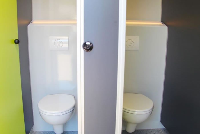 VIP Toilettenwagen 4 Damen WC, 2 Herren WC, 4 Urinale